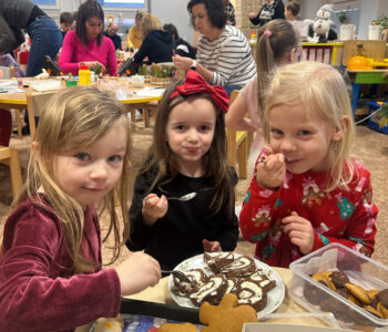 Setkání s rodiči při adventních dílničkách a vystoupení dětí