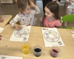 Bádání a experimentování s barvami a elektřinou